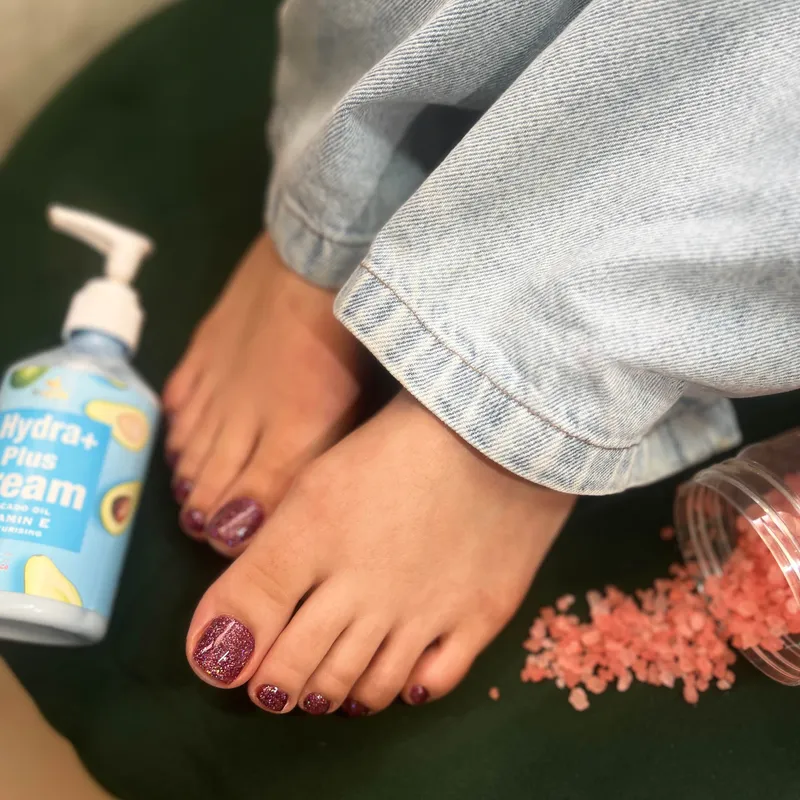 خدمات ژلیش ناخن