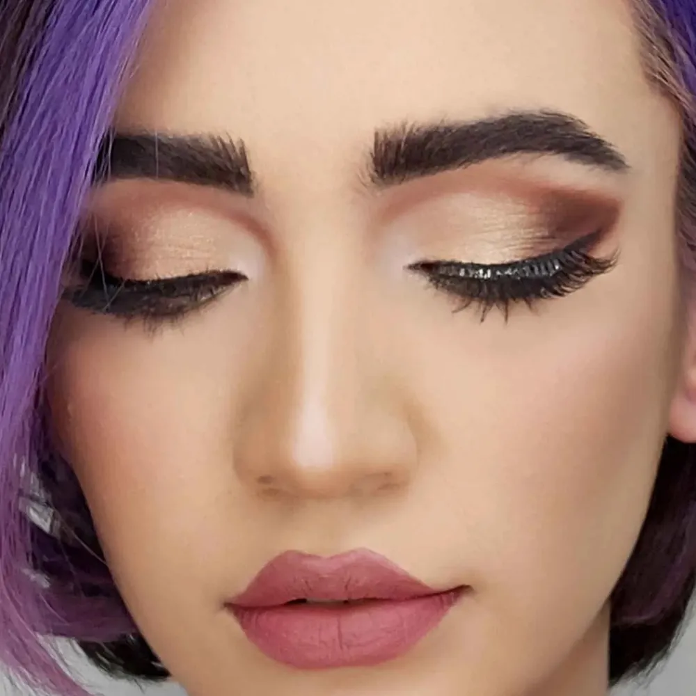 سایه گوشه تیره 