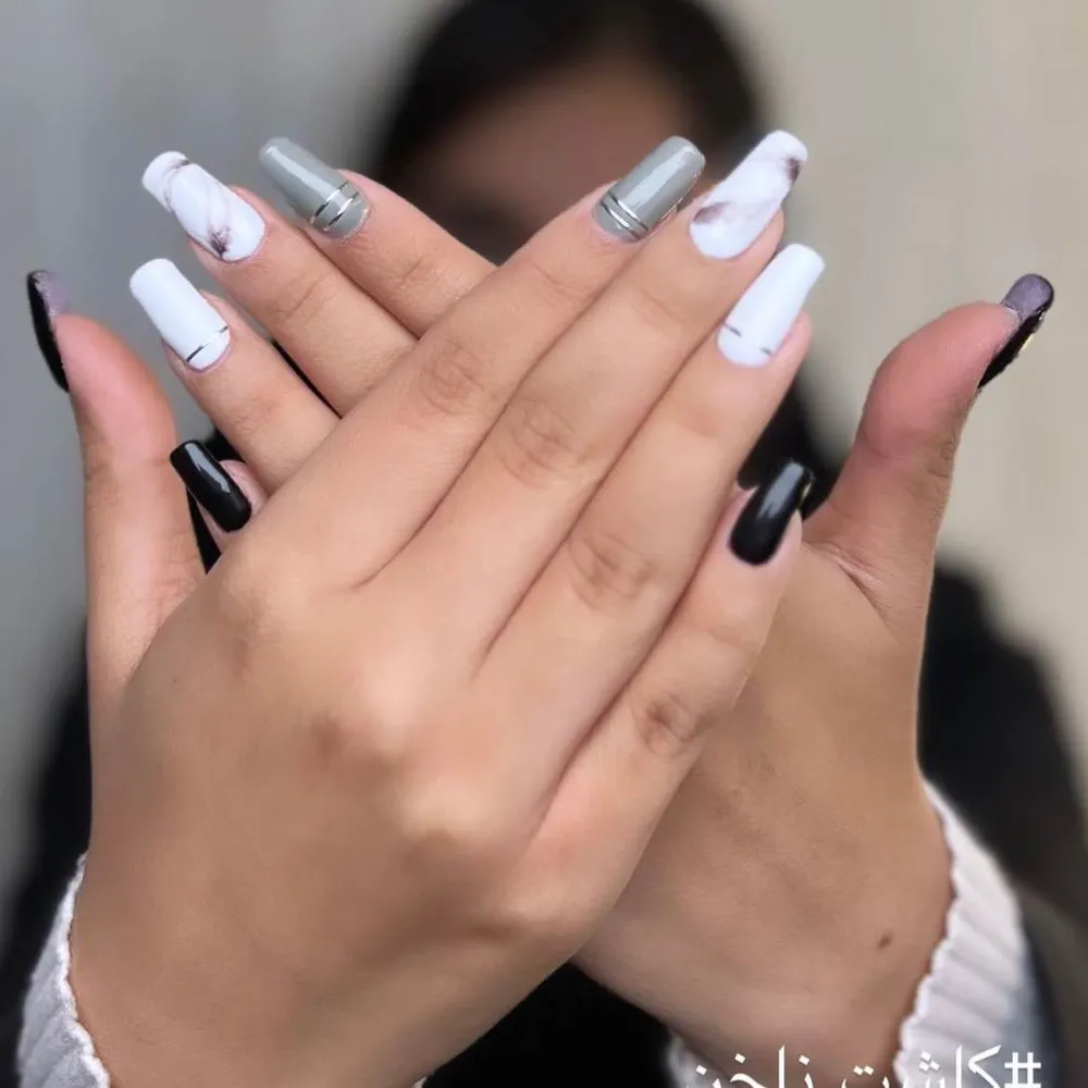 کاشت و ژلیش ناخن بهمراه طراحی