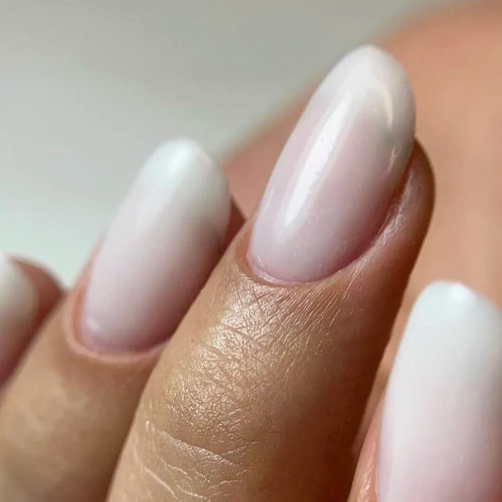 خدمات کاشت و طراحی ناخن