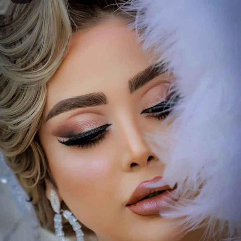 میکاپ ،کاشت مژه ،خدمات ناخن 