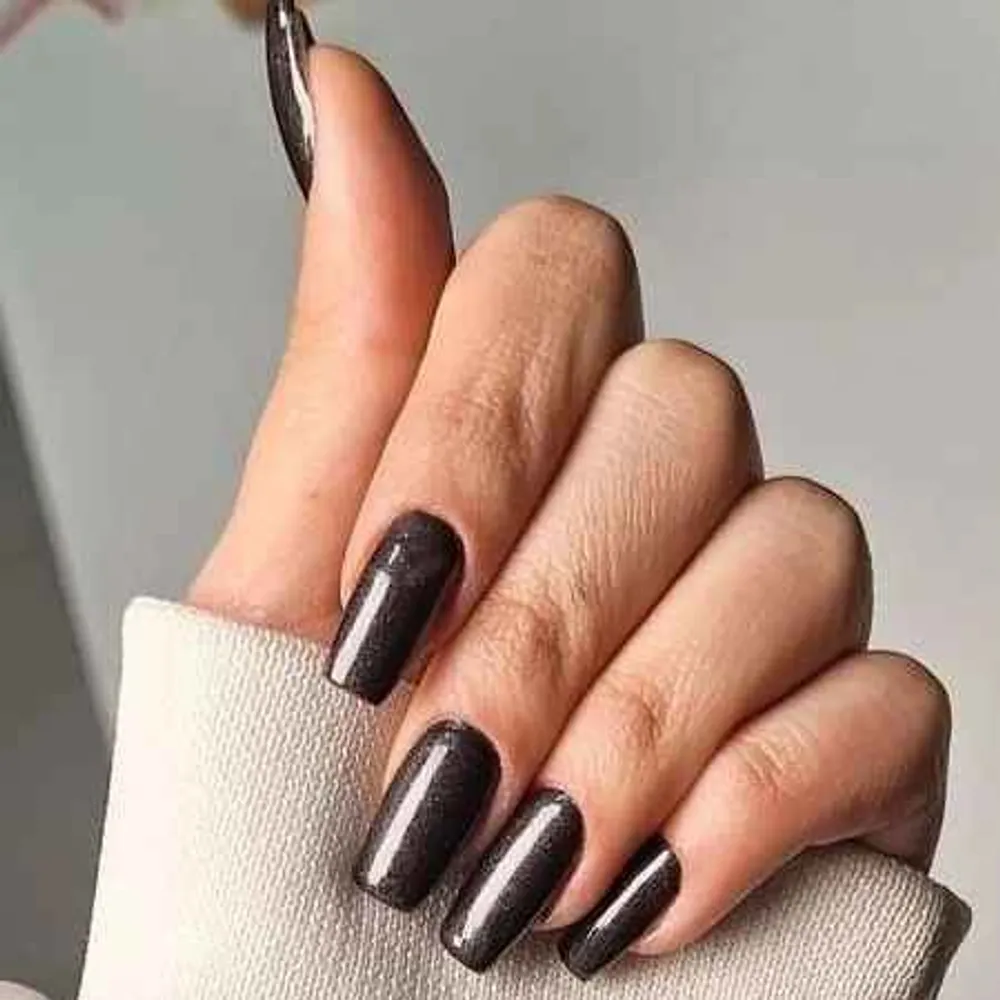 خدمات کاشت ناخون