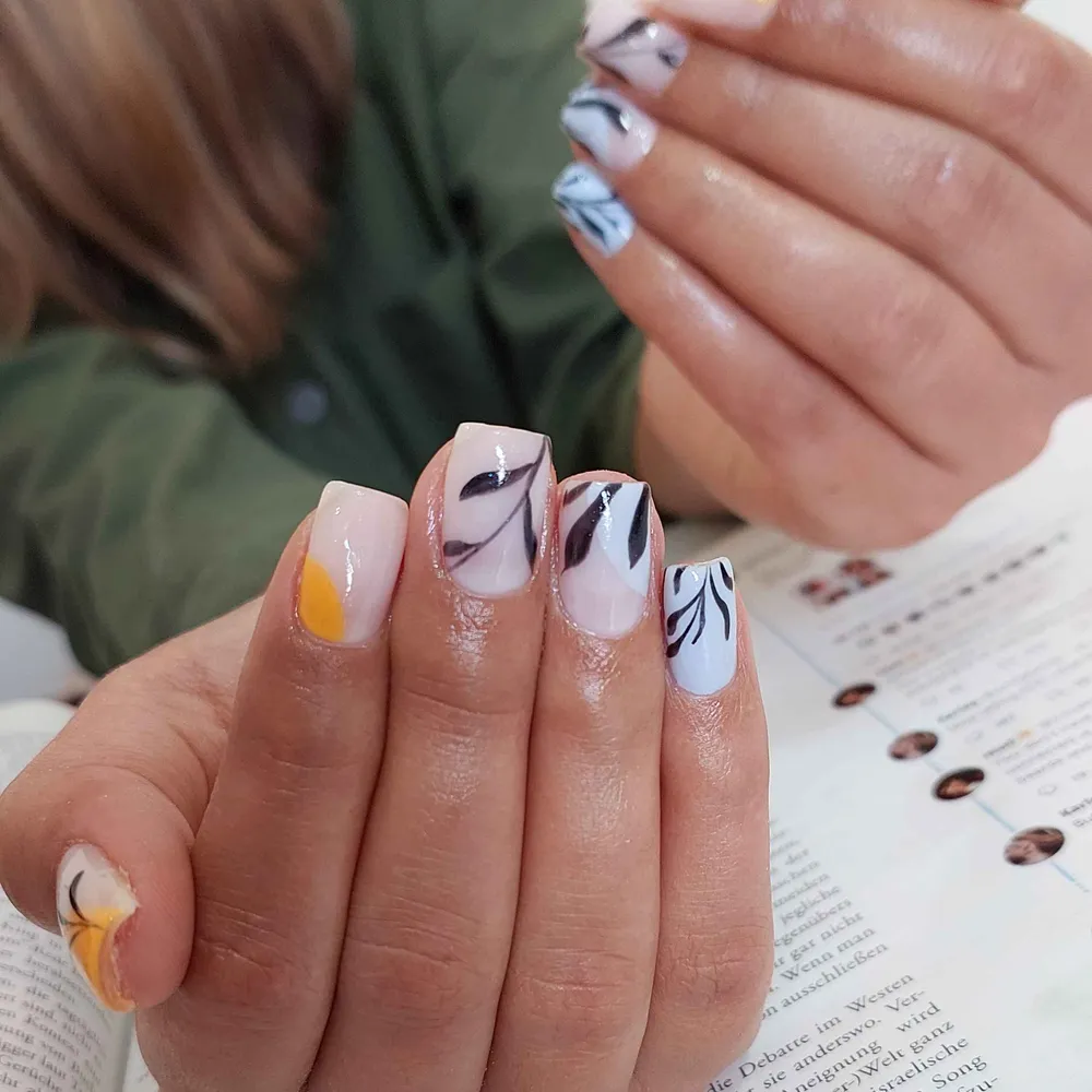 لمینیت ناخن و طراحی با قلم