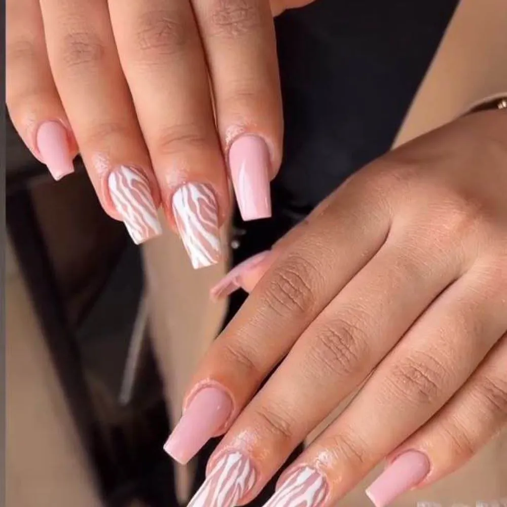 ترمیم وطراحی ناخن