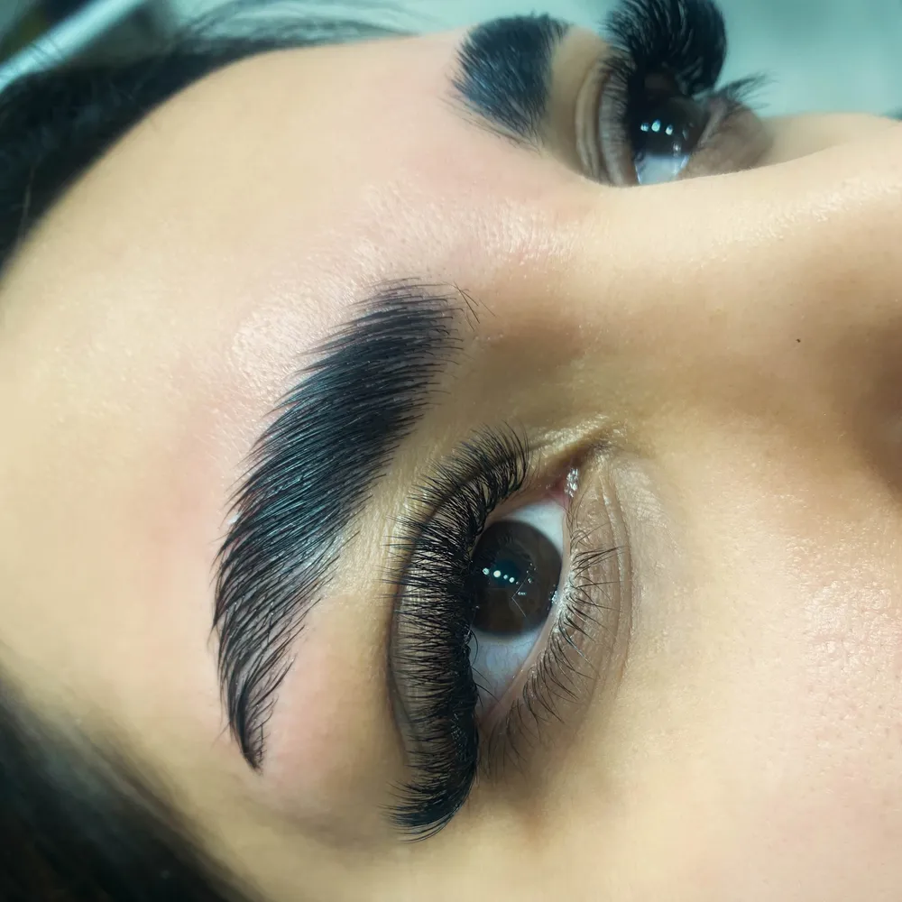 لیفت ابرو و اکستنشن مژه