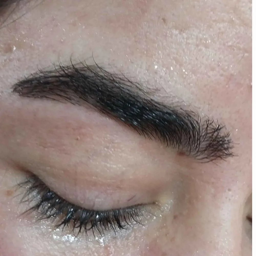 اصلاح وطراحی ابرو 