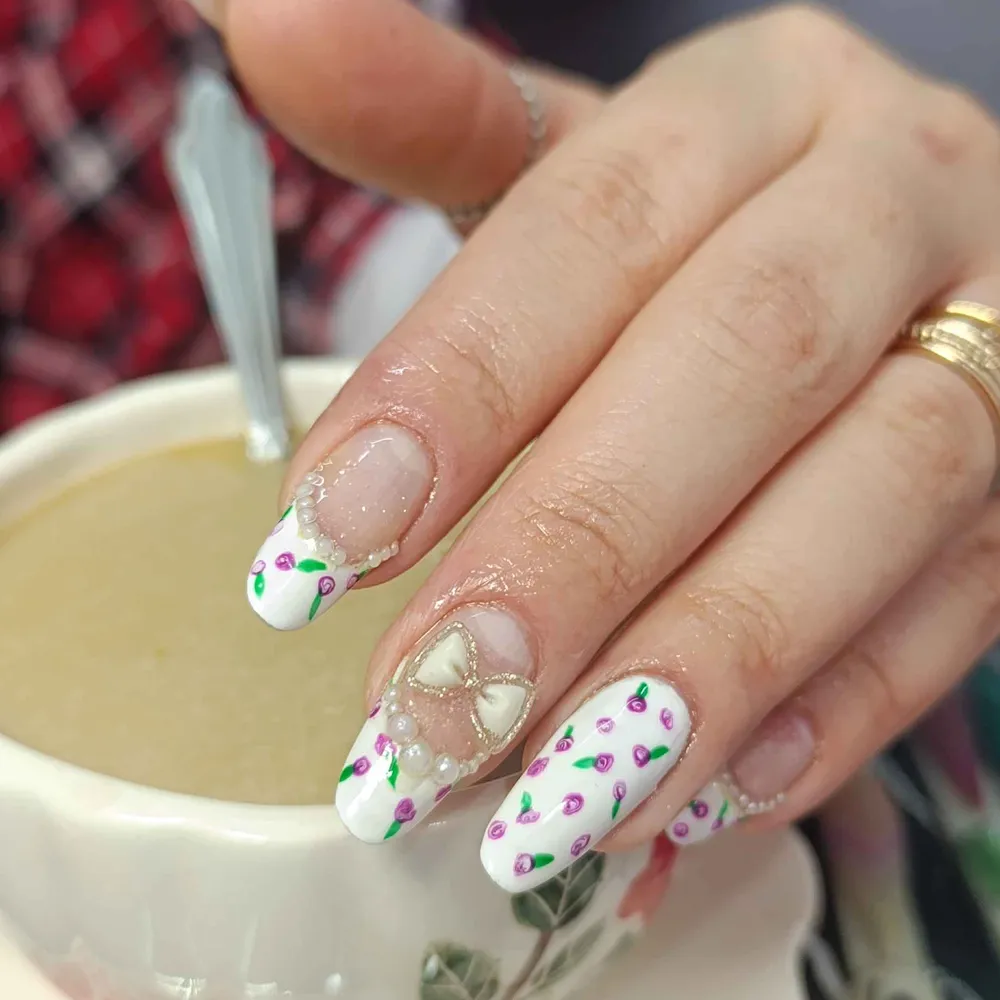 خدمات زیبایی و سلامت ناخن