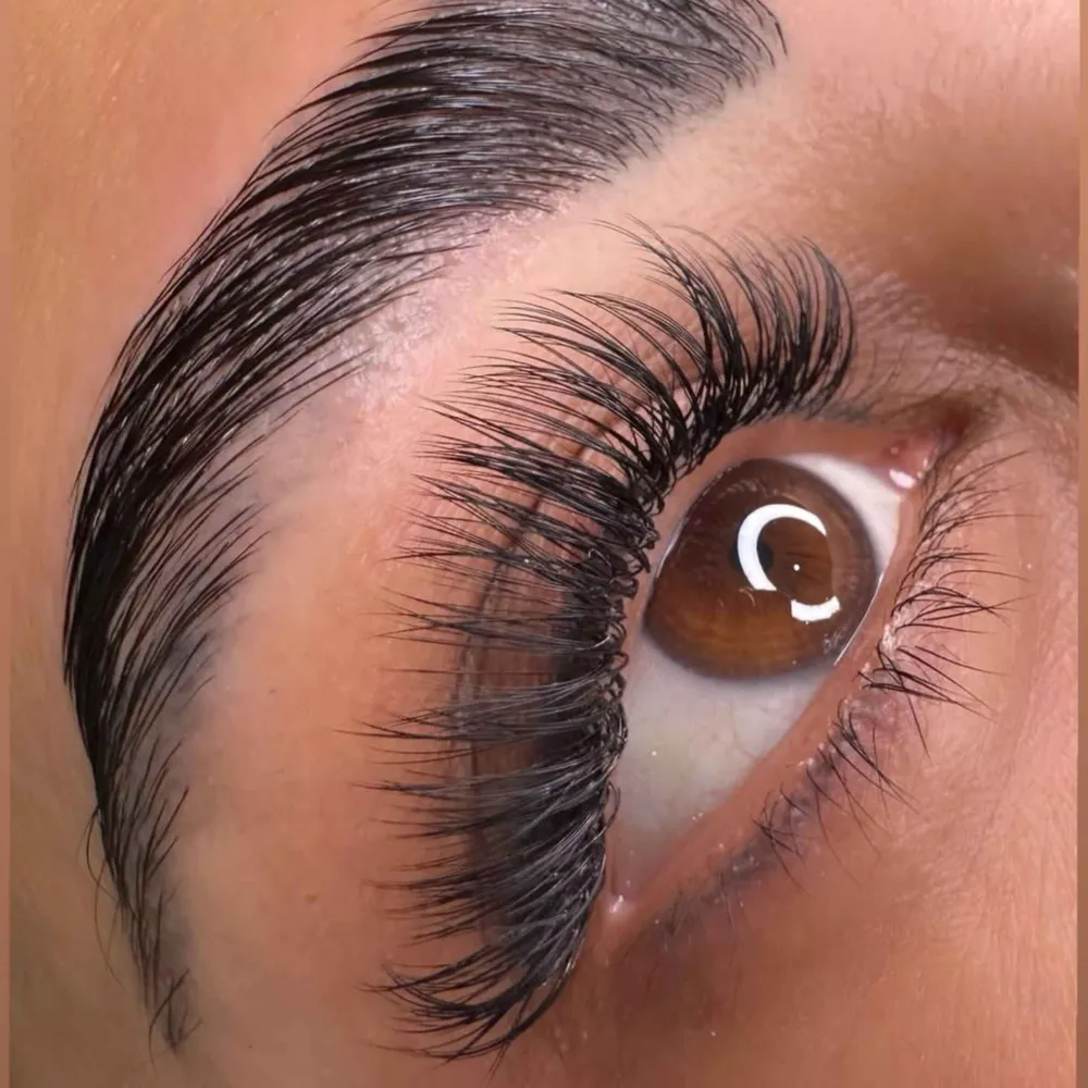 اکستنشن مژه و لیفت ابرو