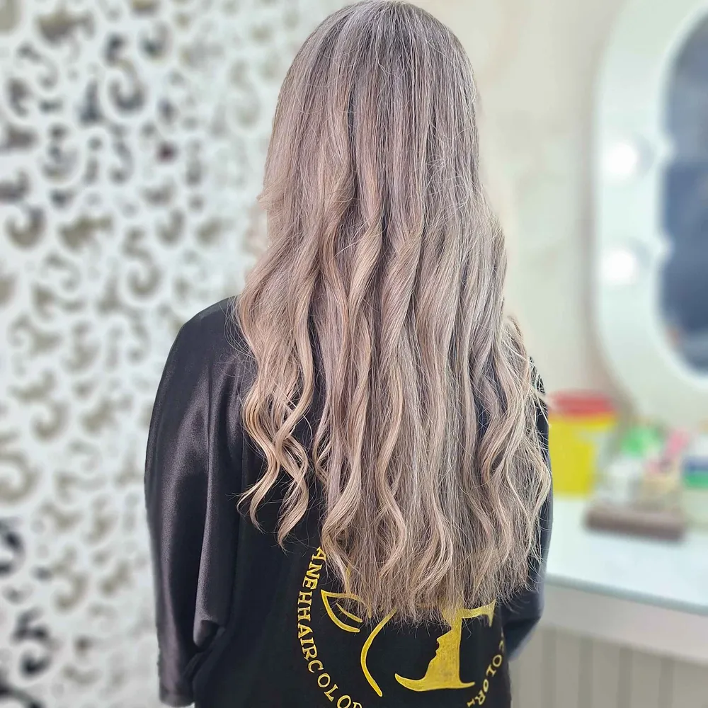 مرکز تخصصی رنگ ومش و کراتین واحیا فرزانه محمدی 