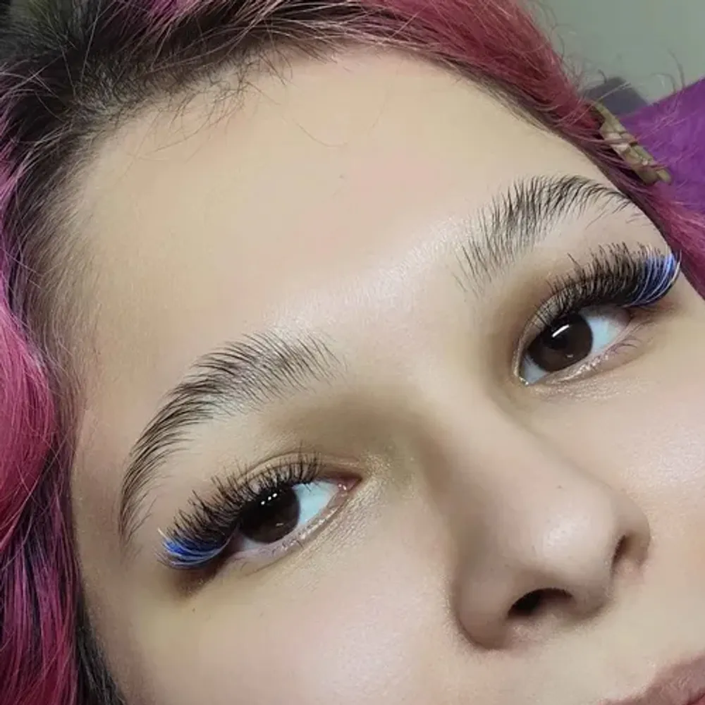 کاشت مژه انتها رنگی