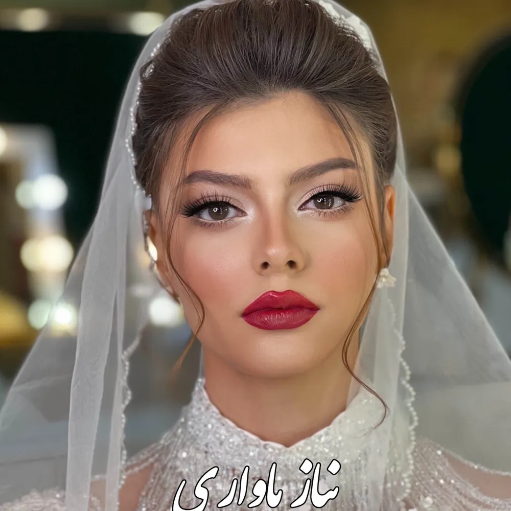 میکاپ اروپایی با رژ قرمز 