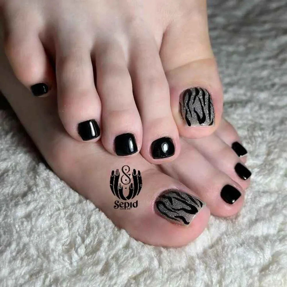 ژلیش ناخن پا و دیزایین