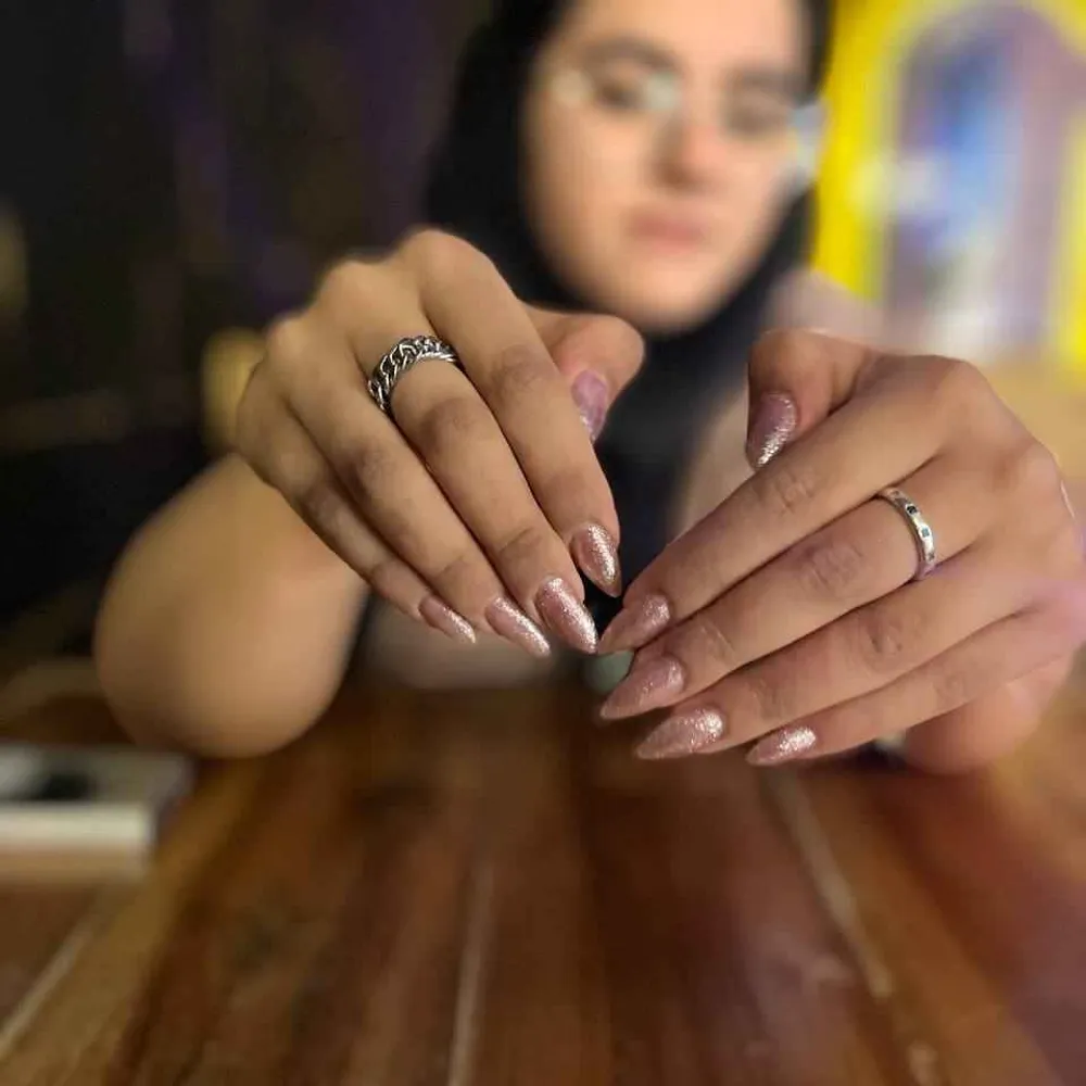 ترمیم ناخن ،لاک ژل دیسکو صورتی شاین