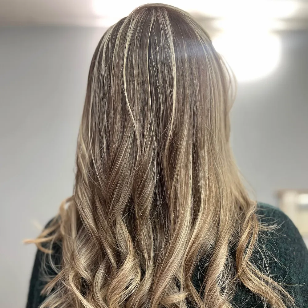 خدمات رنگ و لایت مو 