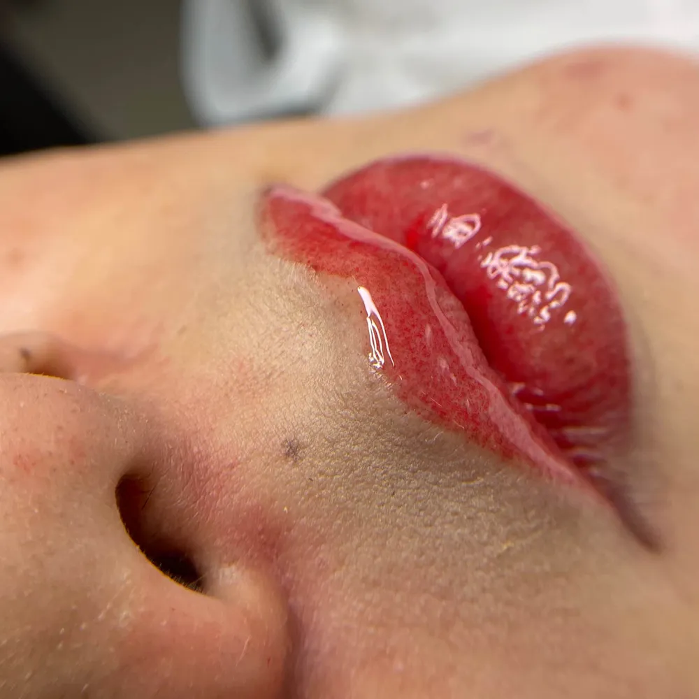 شیدینگ لب زیبا