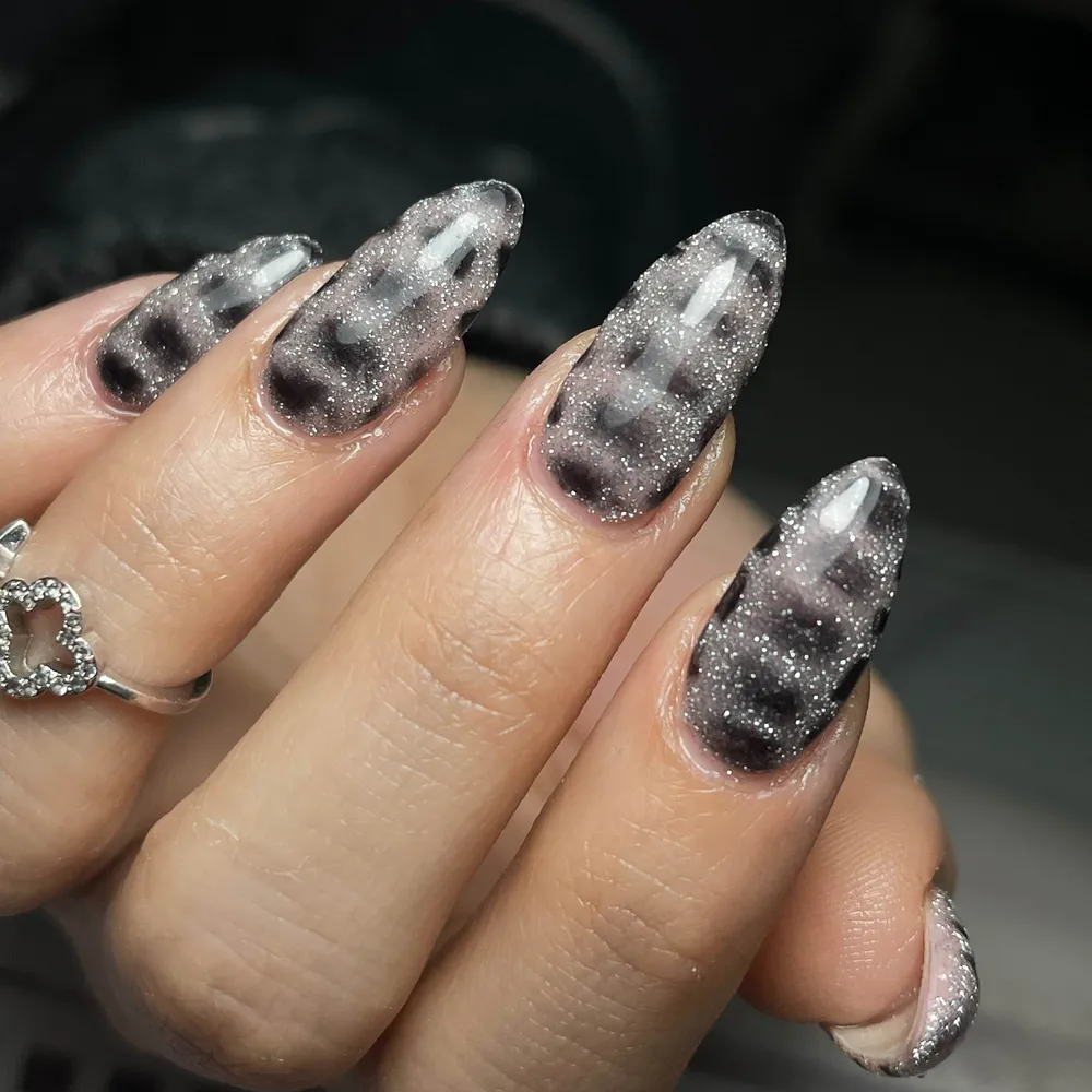 ترمیم ناخن و طراحی پوست ماری