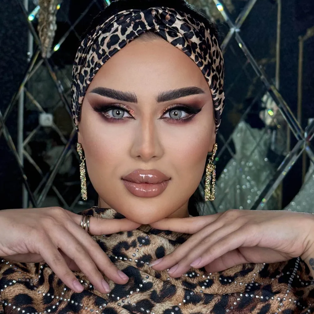 میکاپ گوشه تیره کات دار