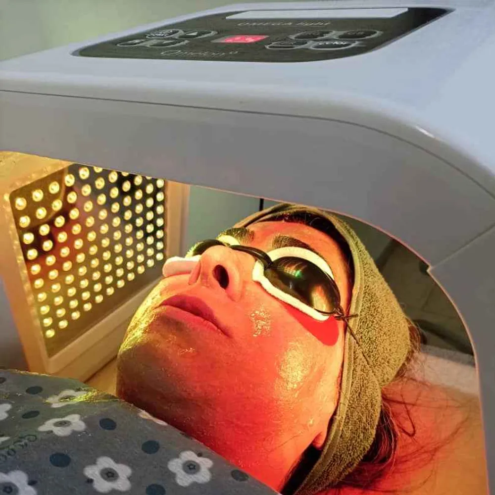 پاکسازی پوست صورت با جدیدترین دستگاه نیوفیس و پارافین تراپی مخصوص بانوان 