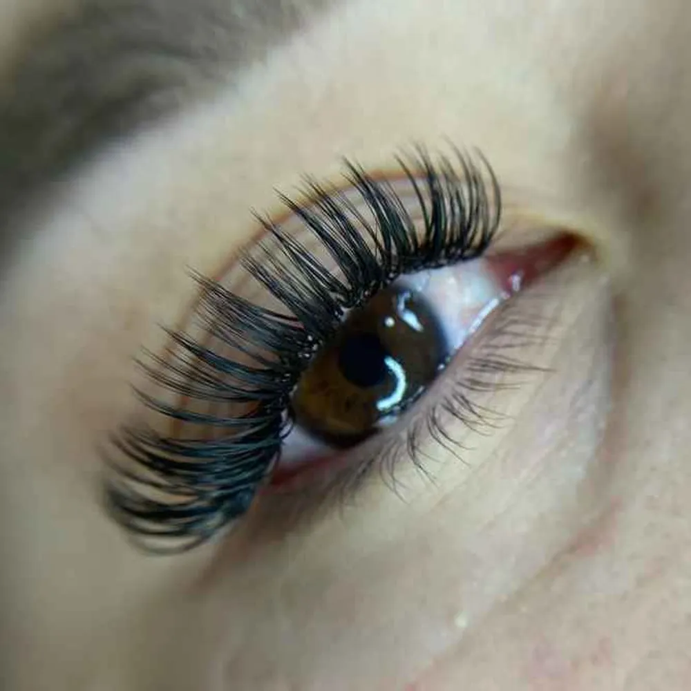 خدمات اکستنشن مژه ولیفت و لمینت 