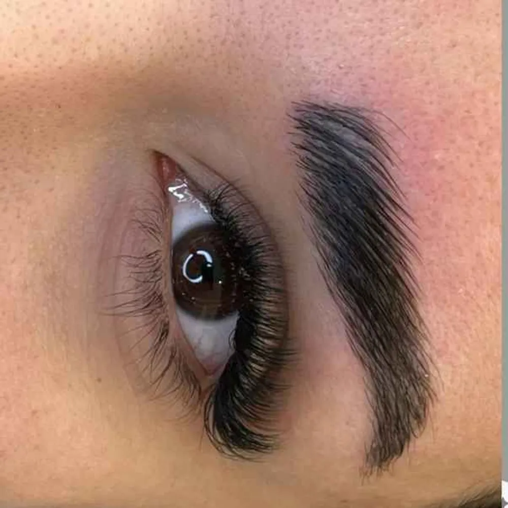 اکستنشن مژه و لیفت ابرو 