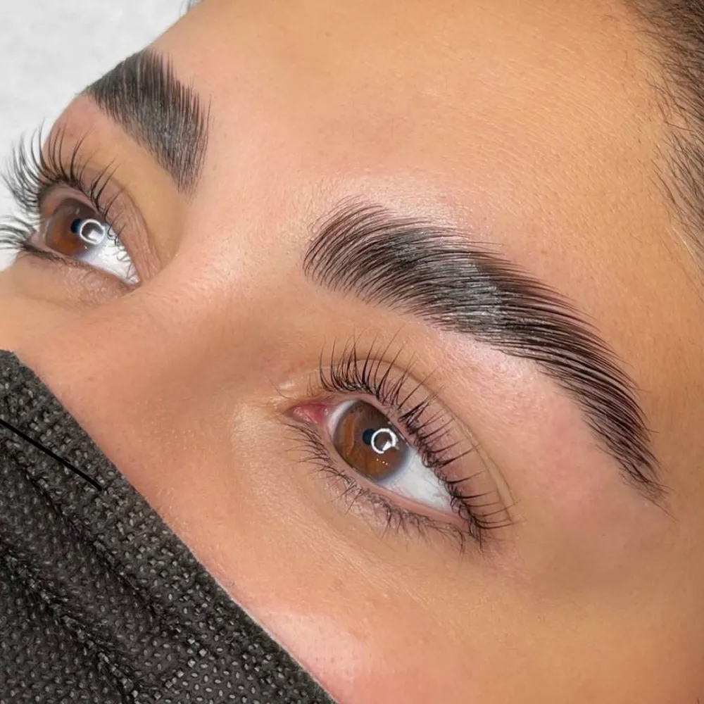 لیفت مژه و ابرو 