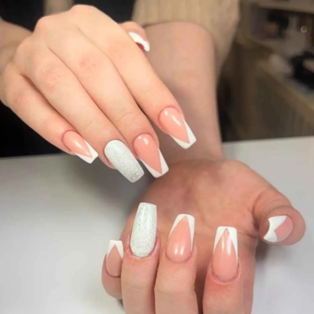 کاشت ناخن،ترمیم،لمینت،ژلیش دست و پا،ریموناخن