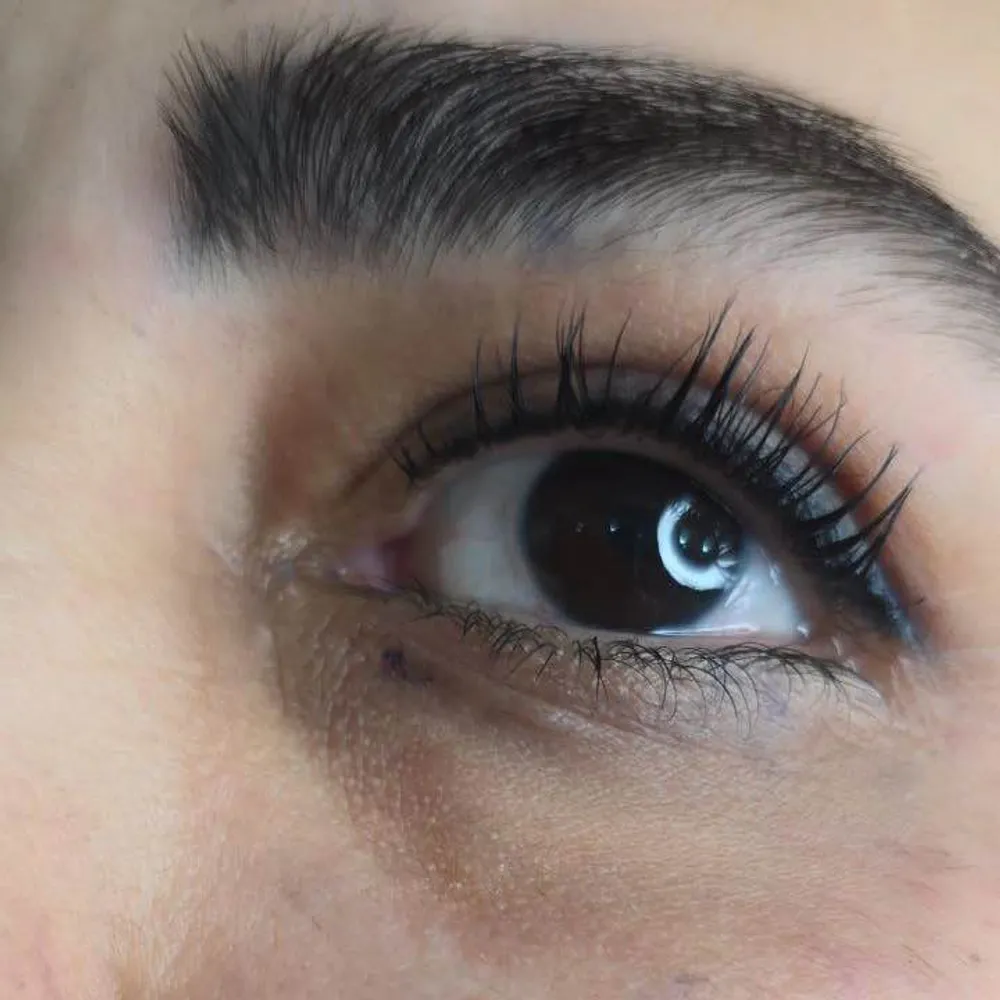 لیفت و لمینت مژه همراه با بوتاکس تراپی