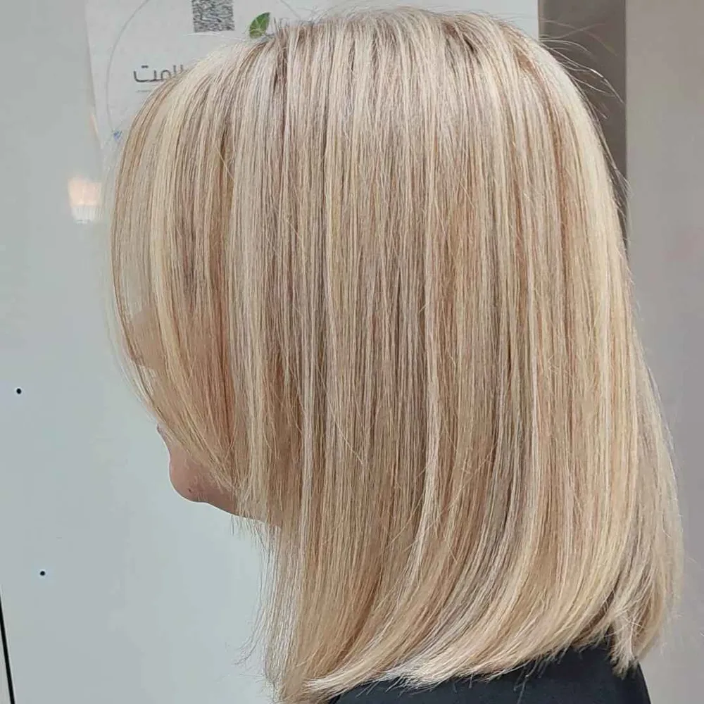 مش کرم رو زمینه عسلی 