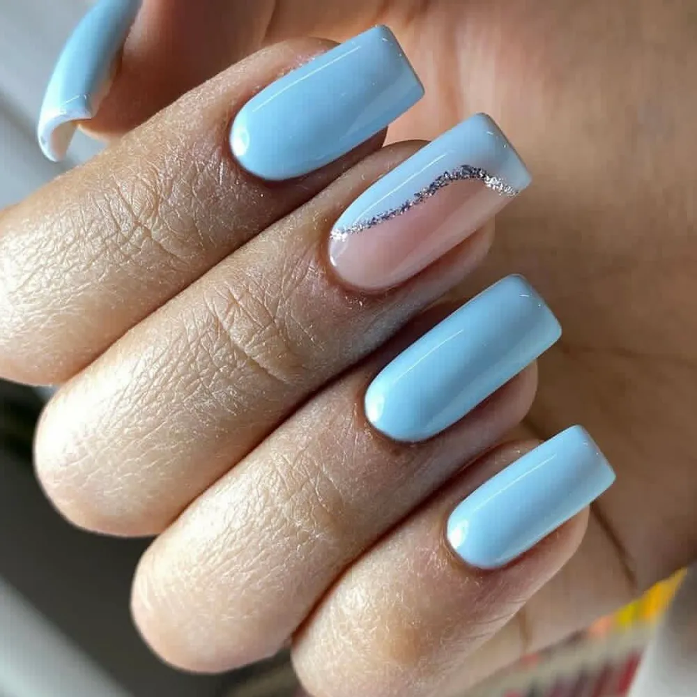 ناخن طرح آبی آسمانی