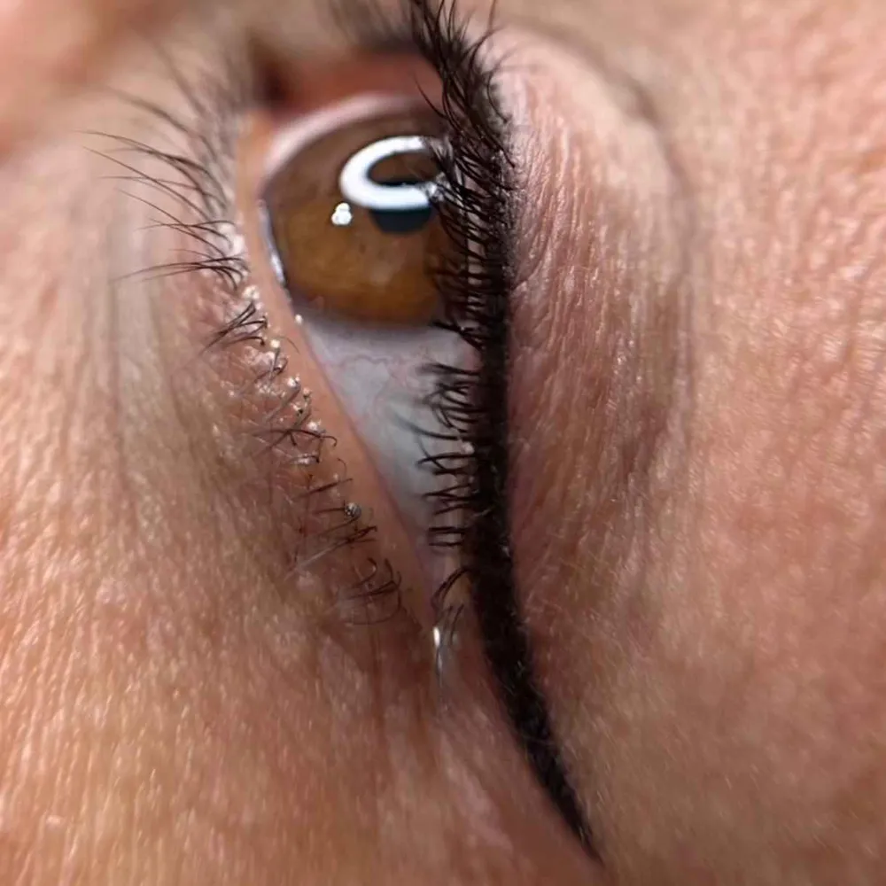 خط چشم و بنمژه