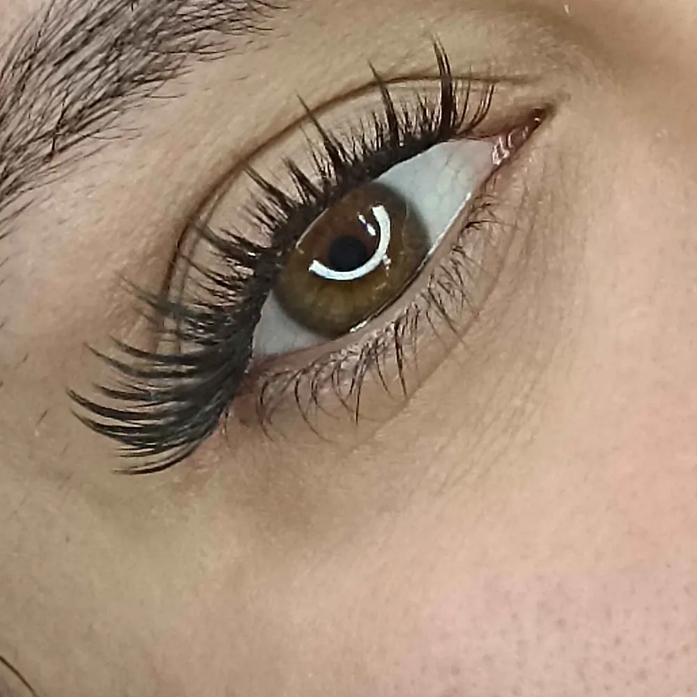 نمونه قبل بعد اکستنشن مو طبیعی و کاشت مژه با ماندگاری بالا