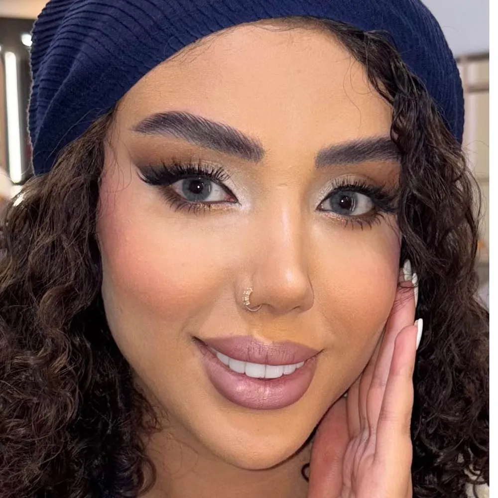 میکاپ تخصصی با گریم و کانتور و مژه تکی 