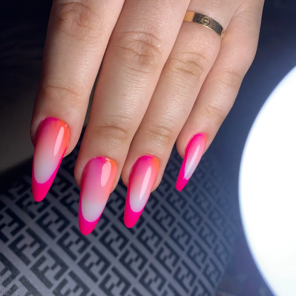 کاشت و ترمیم ناخن