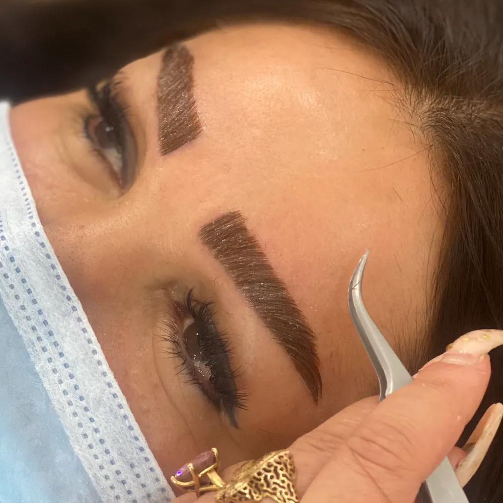 کاشت ابرو موقت  اکستنشن ابرو 