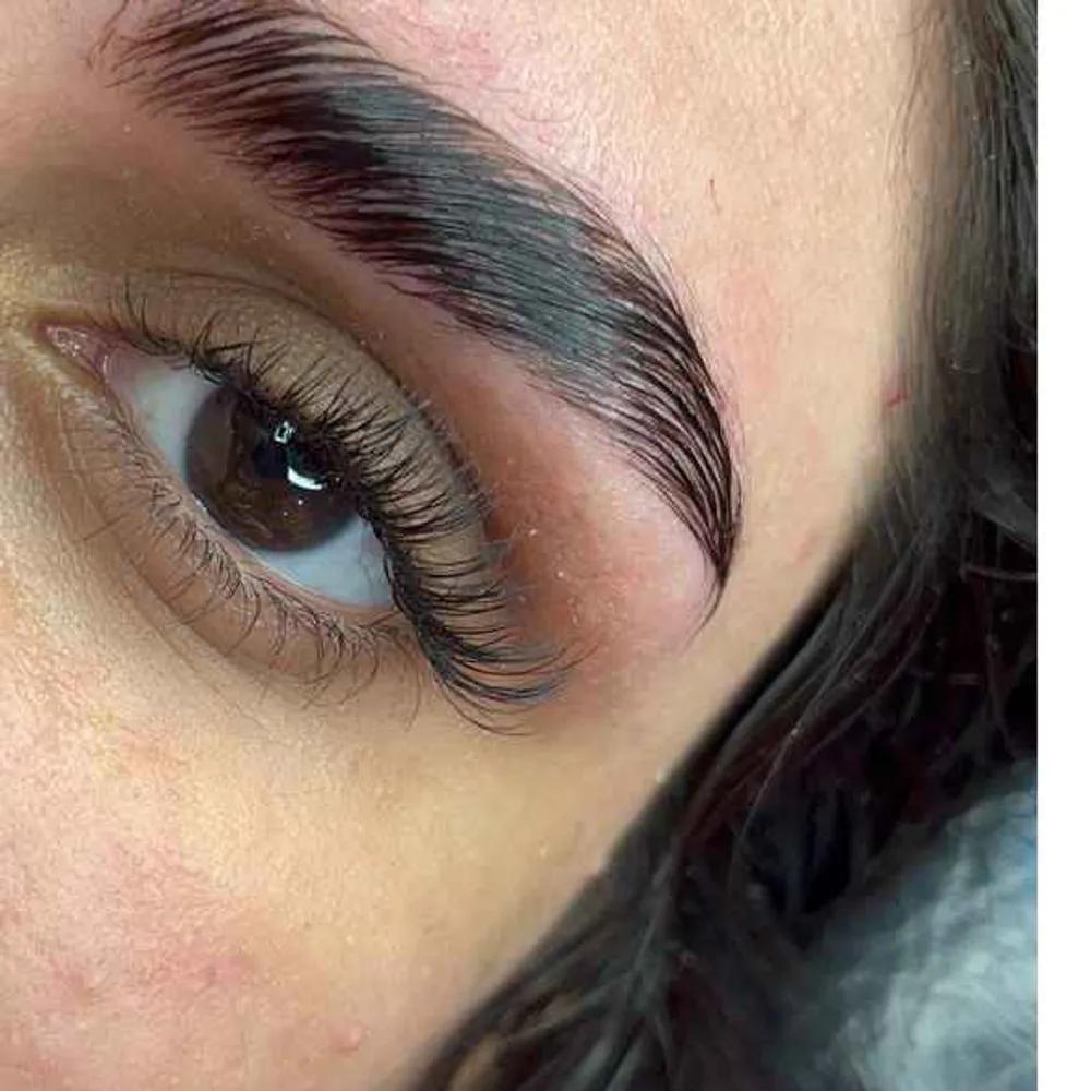 خدمات اکستنشن مژه. لیفت و لمینت مژه و ابرو. کاشت هیدن 