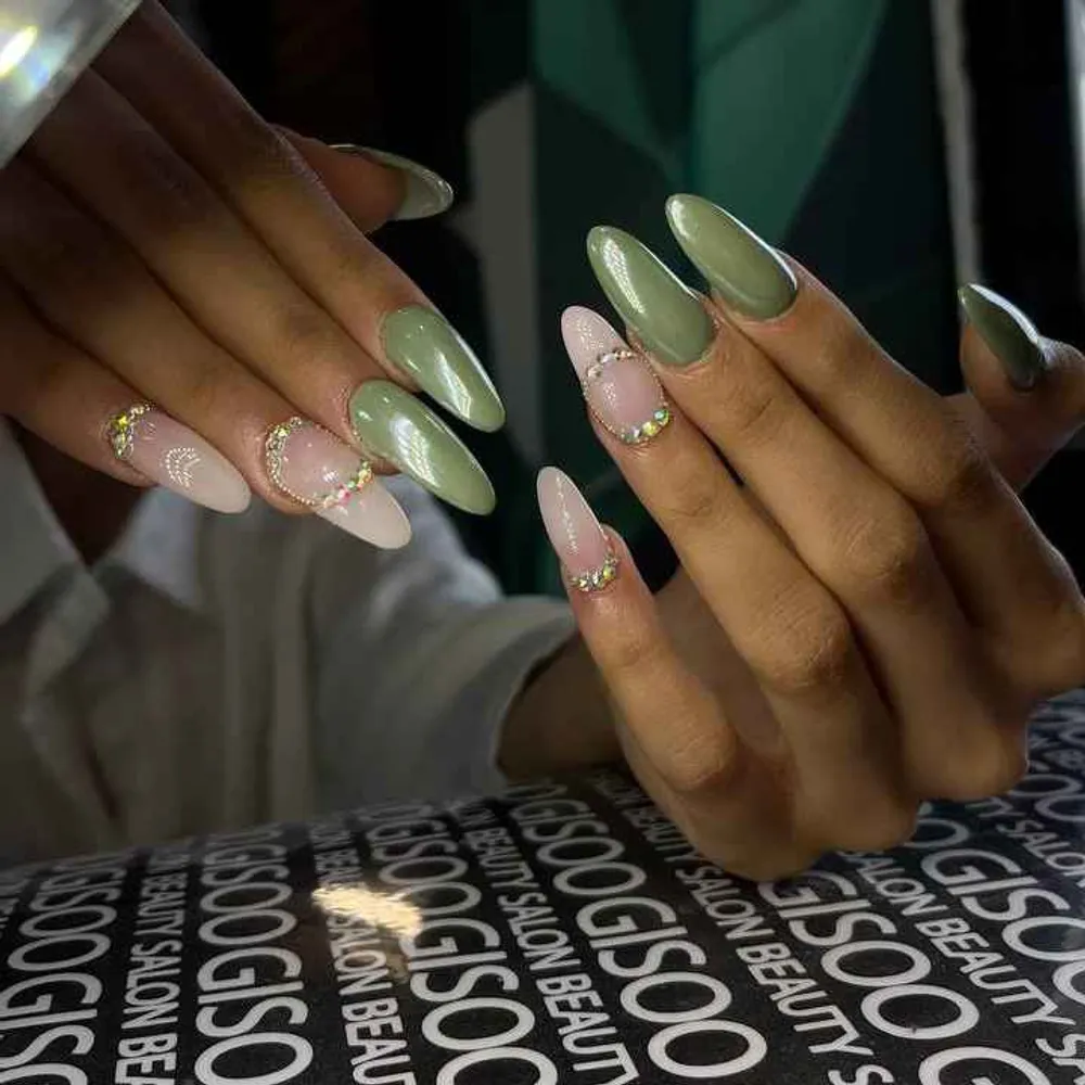 کاشت ناخن بلند