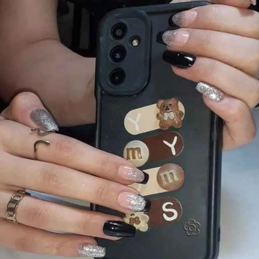 کاشت ناخن و طراحی 