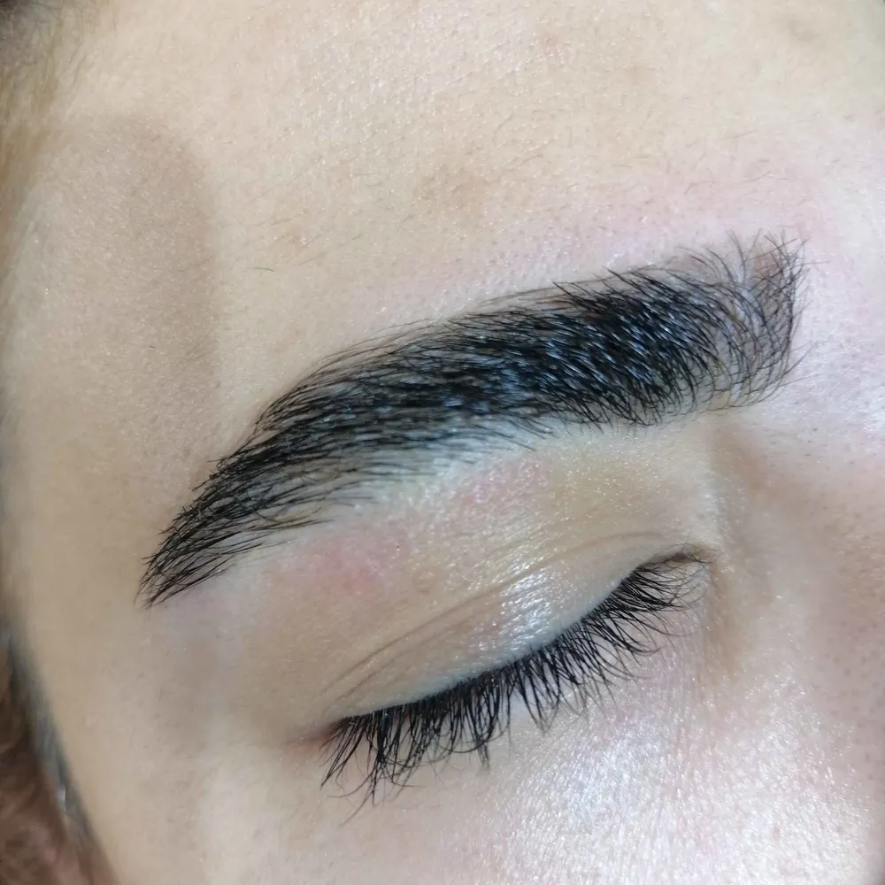 قرینه سازی ابرو