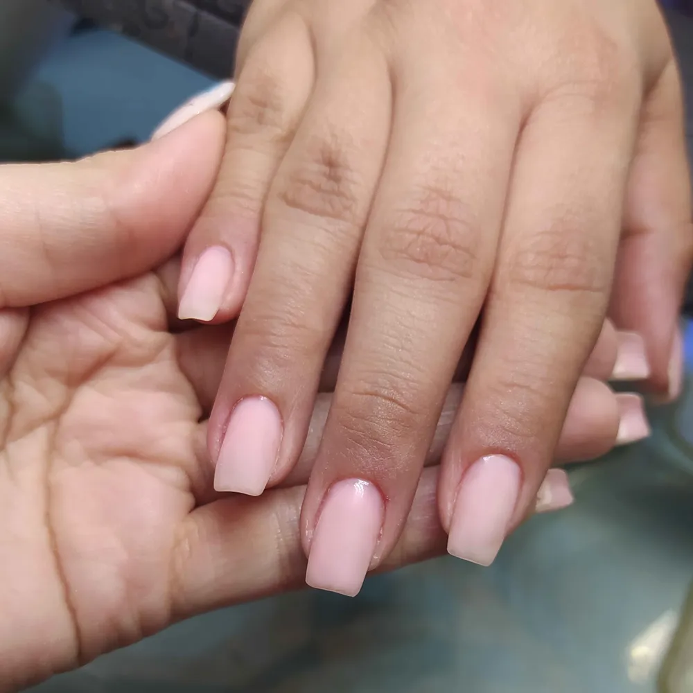 کاشت ناخن کارمندی