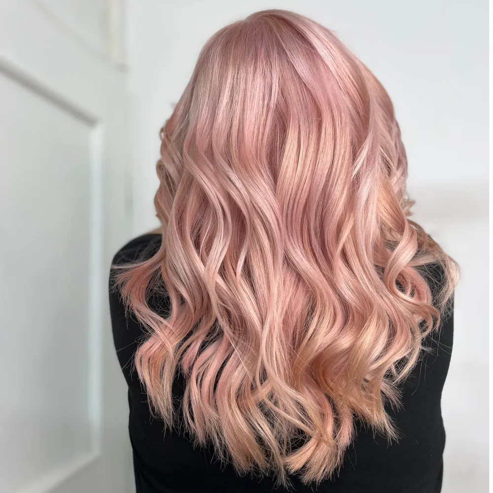 تمام دکلره مرجانی صورتی