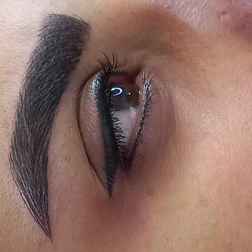 اجرای خط چشم بالا بن پایین چشم فیبروز ابرو 