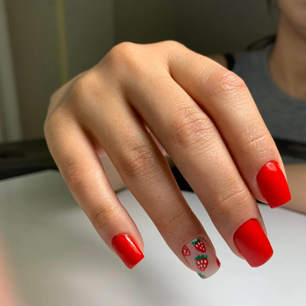 طراحی توت فرنگی