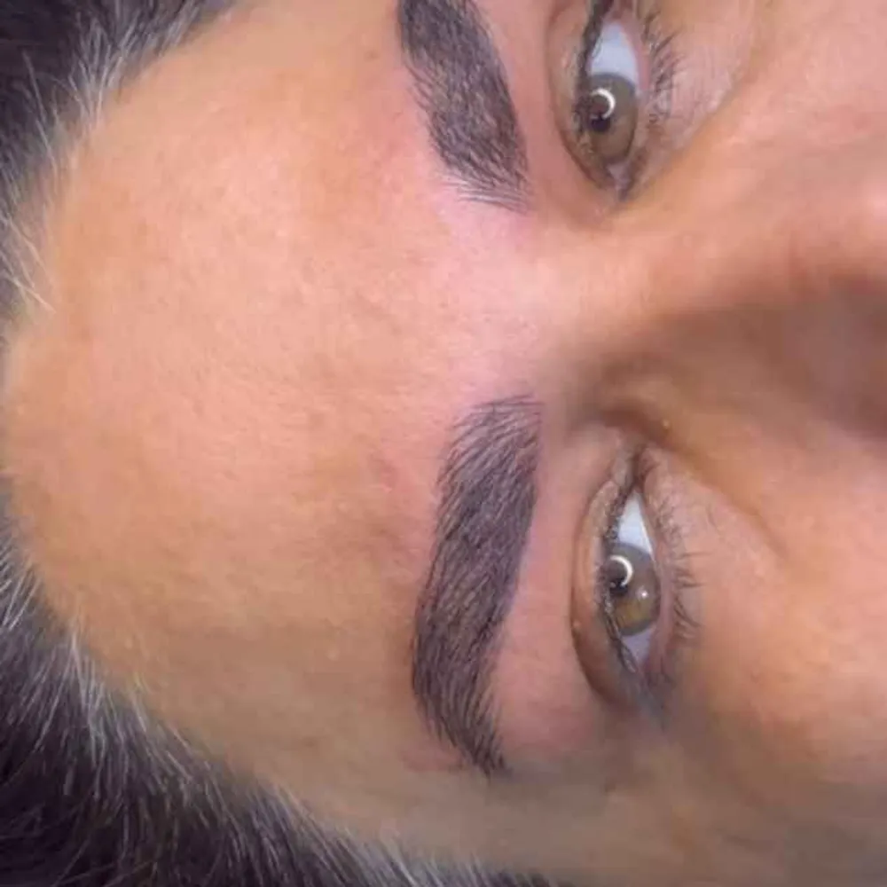 میکاپ و آرایش دائم 