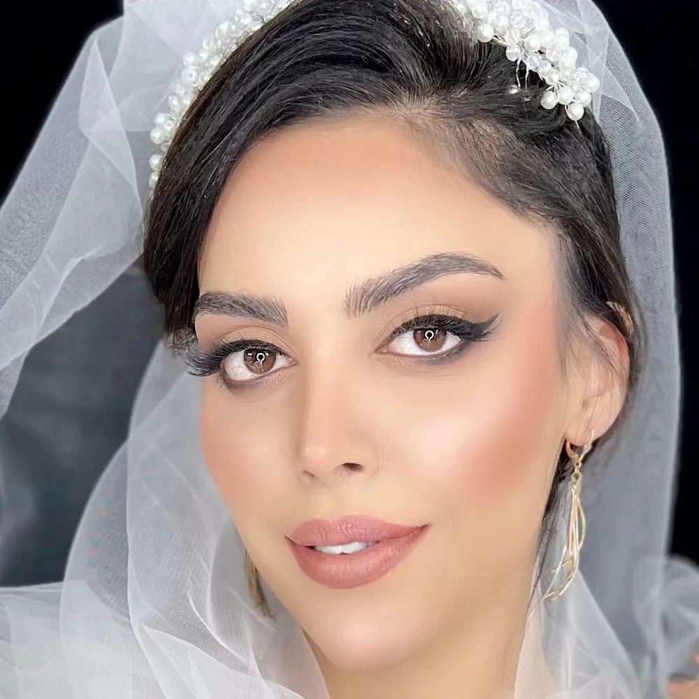 عروس با میکاپ لایت