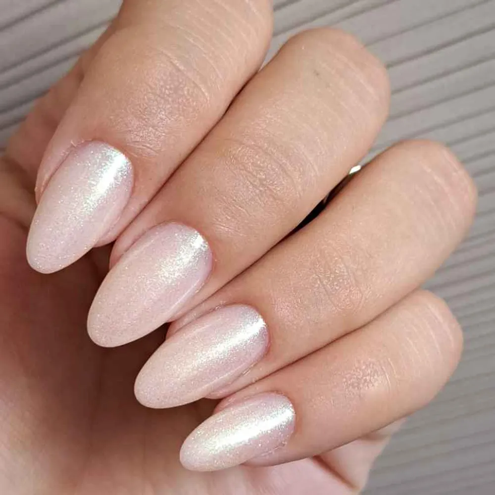 کاشت ناخن بادامی صدفی