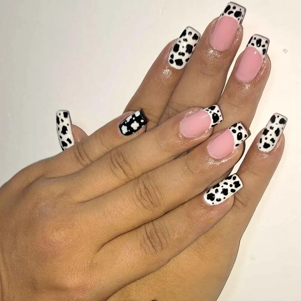 ناخن مستطیل با طراحیcow