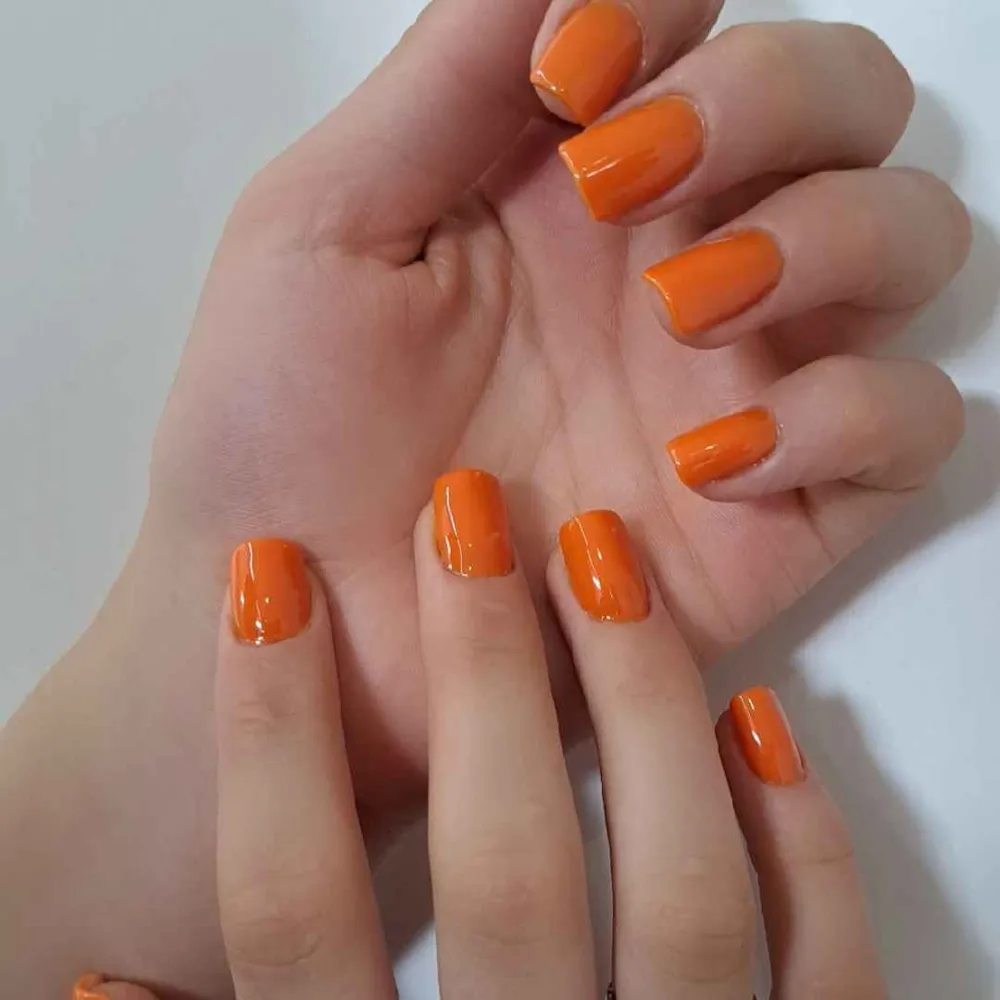 کاشت ناخن مربعی نارنجی