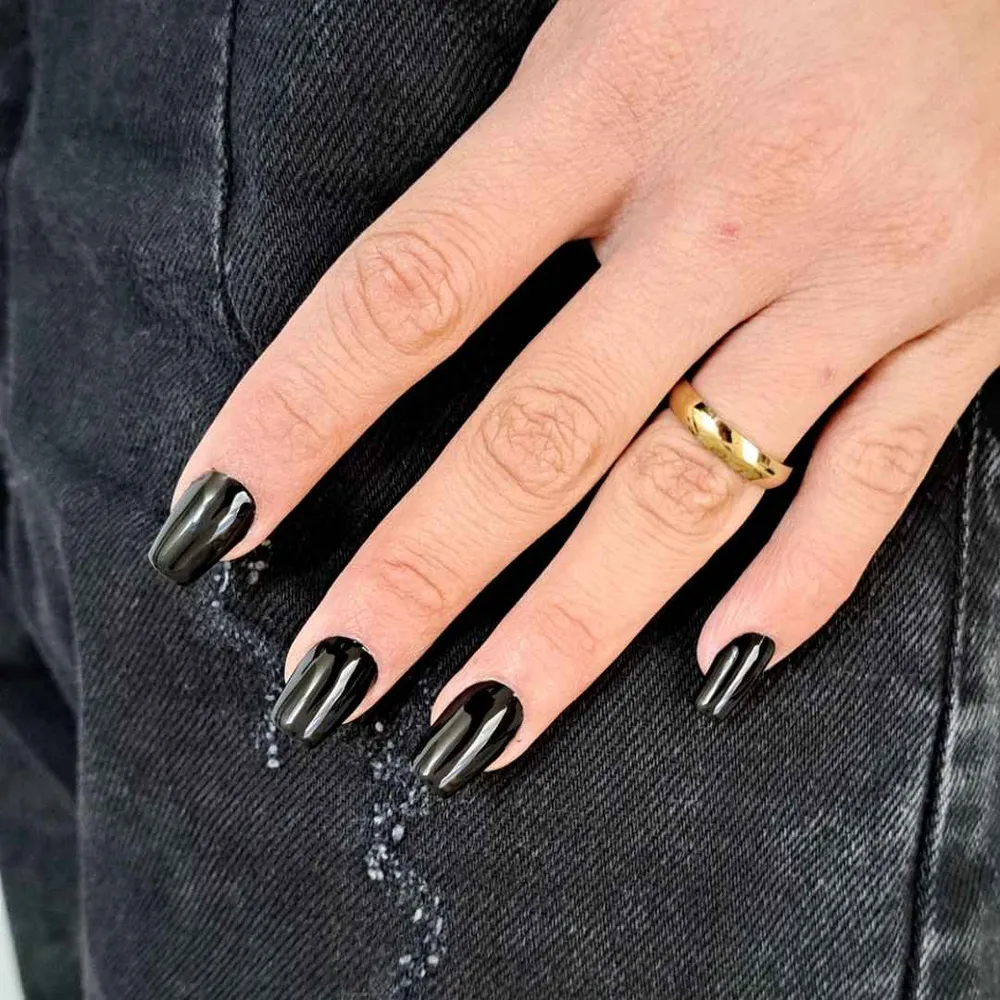 کاشت ناخن مشکی