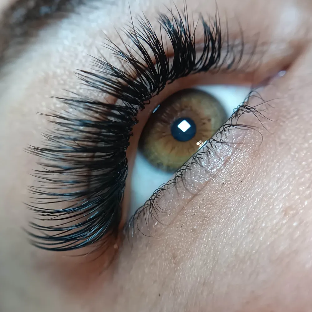 با یه اکستنشن حرفه ایی ، زیبایی نگاهت و چند برابر کن 