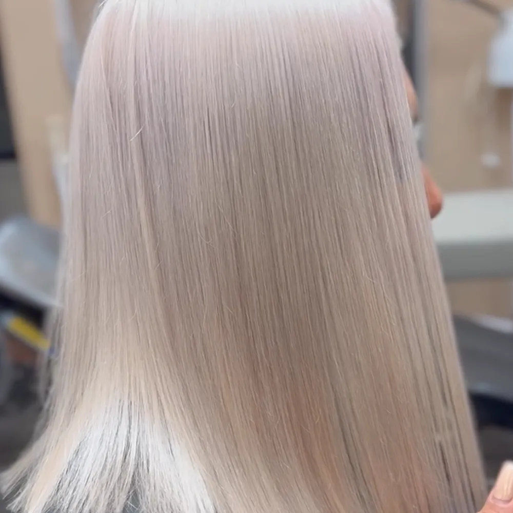 شارژ دکلره و کوتاهی جذاب